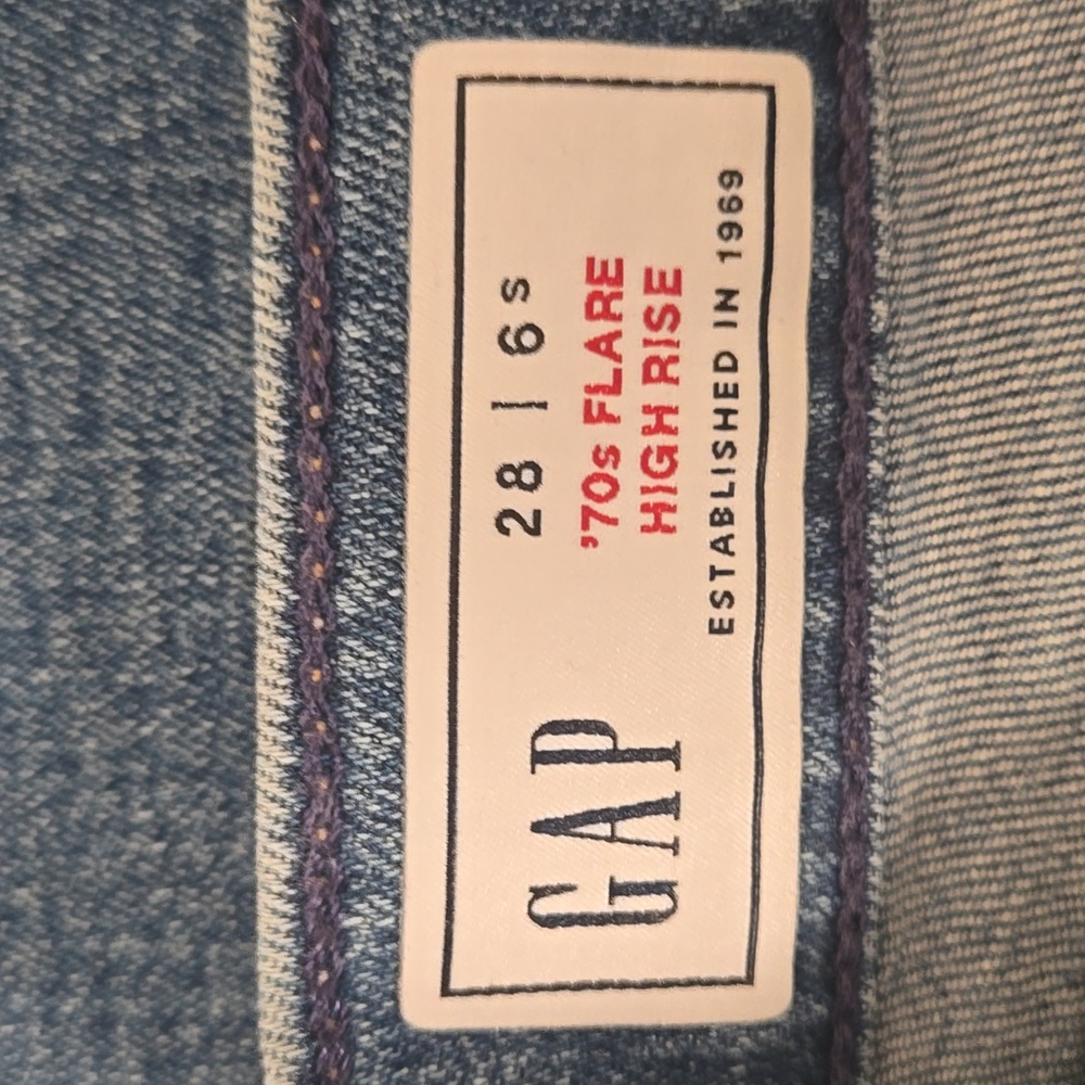 GAP Patch Pocket High Rise Flare Jeans - Picture 3 of 6